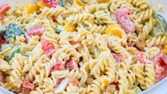 SALATA SA MAKARONAMA Osvežavajuće predjelo savršeno za slavku ili svečanu trpezu