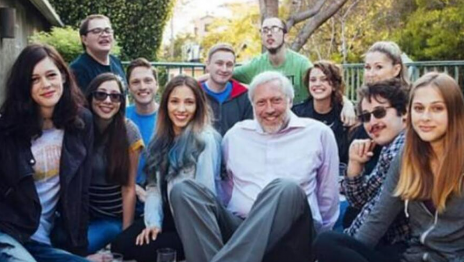 SVI SU NJEGOVI! Čovek mislio da nema decu, a onda se pojavilo njih 37-oro (FOTO)