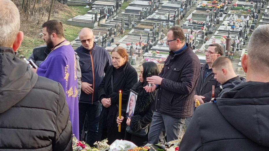 "PUTUJ MI, SINE, SA ANĐELIMA" Skrhana bolom majka Saše Kulišića ispraća sina na večni počinak: Šta dušmani uradiše?