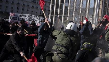HAOS NA ULICAMA GRČKE PRESTONICE Sukob policije i demonstranata (FOTO)