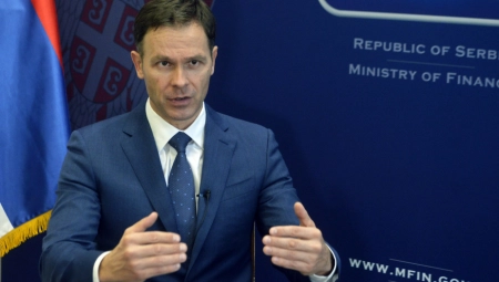 "FASCINANTNO KOLIKO DALEKO IDU U TOME DA UNIŠTE SRBIJU" Mali odgovorio Ponošu: Nastavljamo da rastemo, imamo rekordnu zaposlenost!