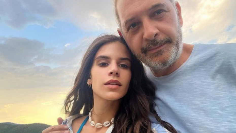 SKINULA SE 32 GODINE MLAĐA ŽENA NAŠEG GLUMCA Komentari samo pljušte, kadrovi zapalili društvene mreže (FOTO)