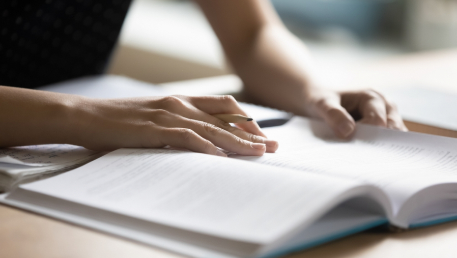 "NEZNAM, ODPRILIKE, NE BITNO..." Ovih 120 pravopisnih grešaka ljudi najčešće prave u pisanju