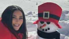 "OBEĆALA SAM KENDAL DA ĆU PRESTATI SA OVOM POZOM" Rijaliti zvezda podelila neodoljive sličice sa odmora, prvi autfit nismo očekivali!