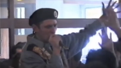 VETERANI OBJAVILI SNIMAK Baja Mali Knindža posle rata peva herojima Šekovića (VIDEO)