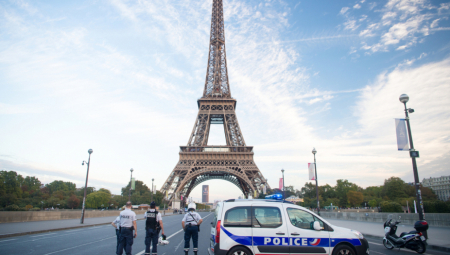 KRVAVA DRAMA U PARIZU Troje povređenih u napadu nožem, uhapšen jedan osumnjičeni