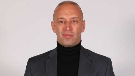 "SUMPORNA KISELINA MI JE NAPRAVILA STRAŠNE OPEKOTINE, JUTRA PROVODIM U BOLNICI!" Narodni poslanik Radoslav Milojičić Kena EKSKLUZIVNO za Alo!