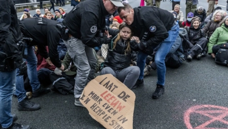 PRAVIĆETE VI VUČIĆA OD BLATA! U Holandiji zbog protesta 1000 ljudi privedeno za samo 45 minuta