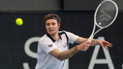 NESVAKIDAŠNJA SCENA U TENISU Po prvi put se desilo da devojčica zameni tenisera na terenu (VIDEO)