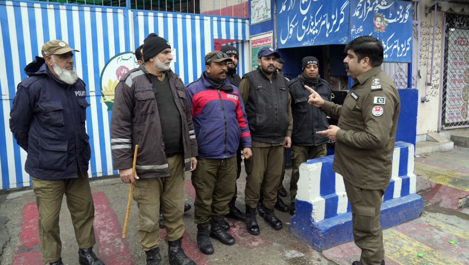 UBIJENO NAJMANJE 10 POLICAJACA Masakr u Pakistanu, napali ih po mrklom mraku