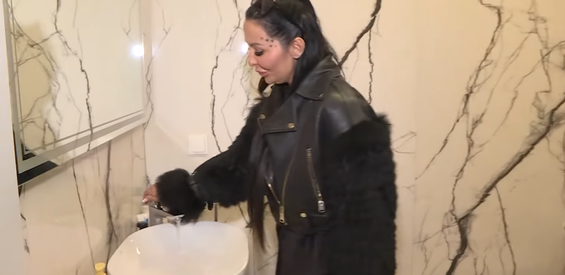 RASKRINKANA ANELINA SESTRA SITA Ovo je prava istina o stanu i uslovima u kojima žive Ahmići