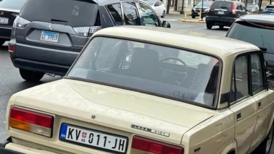 CENA JE PAPRENA Lada iz Kraljeva stigla do Čikaga, pa osvanula na oglasima (FOTO)