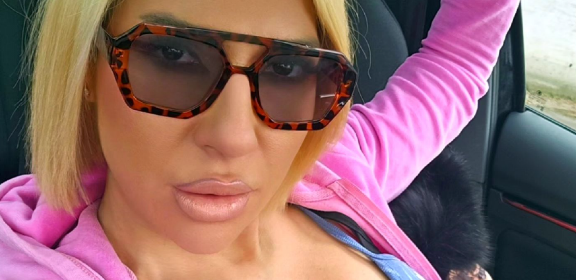 VODITELJKA POZIRALA U NIKAD IZAZOVNIJEM IZDANJU! Jovana Jeremić sa dekolteom i u teretanu, komentari pljušte kao ludi