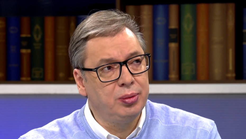 "NJEMU ĆE NEŠTO DA PRIČA ONAJ KOJI NIJE ZAVRŠIO ŠKOLU U TRSTENIKU" Predsednik Vučić stao u odbranu profesora Stojana Radenovića: On je ponos Srbije!