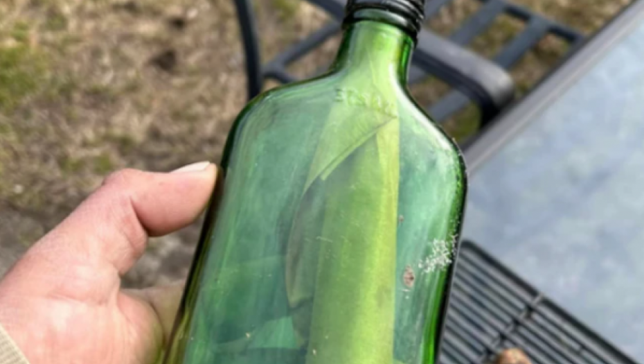 ČOVEK PRONAŠAO TAJNU PORUKU U BOCI IZ 1992. GODINE Kada je pročitao odmah se naježio (FOTO)