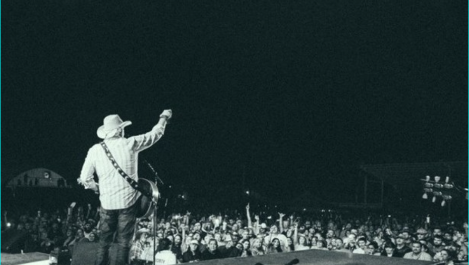 UMRO LEGENDARNI MUZIČAR Borio se sa opakom bolešću, iza sebe ostavio suprugu i troje dece!