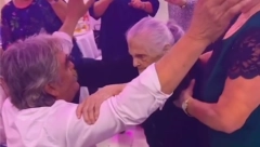 OVO IMA SAMO NA BALKANU! Baka Janja proslavila 100. rođendan: Svi komentarišu žurku koju je napravila (VIDEO)