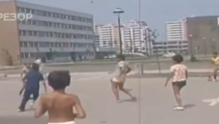 BEOGRAD IZ 1974. GODINE Na društvenim mrežama osvanuo snimak star 50 godina, zbog ponašanja dečaka komentari pljušte (VIDEO)
