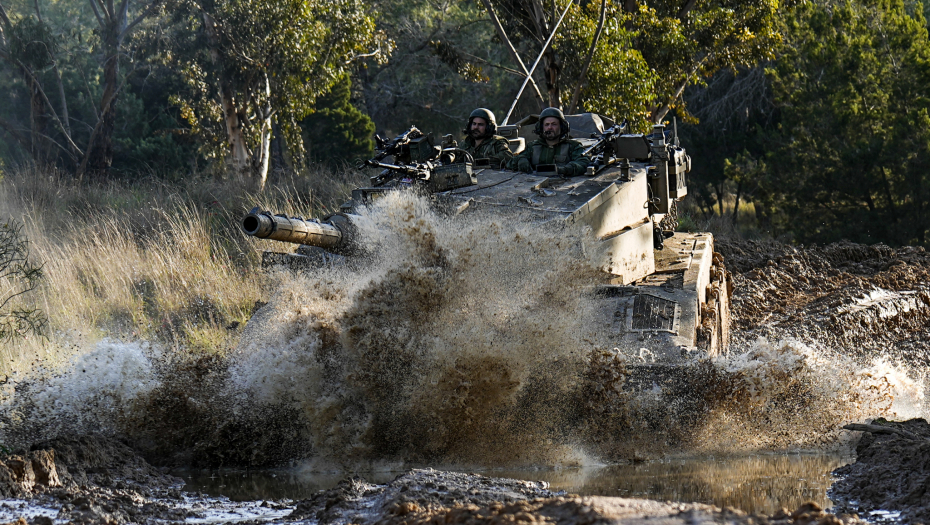 OSVANUO SNIMAK ŽESTOKE NOĆNE BORBE! Projektili sevaju na Bliskom istoku (VIDEO)