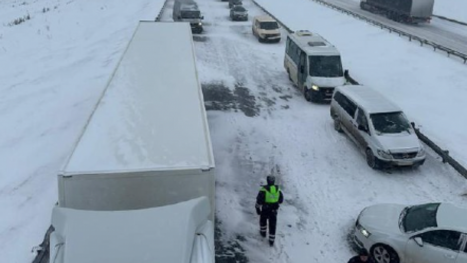 29 VOZILA SE SUDARILO, IMA MRTVIH! Užas u Moskvi, zbog oluje došlo do tragedije (FOTO)