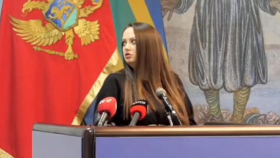 PUCNJI TOKOM SEDNICE SKUPŠTINE Nonšalantna reakcija crnogorske poslanice ZAPALILA mreže (VIDEO)