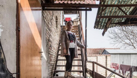 "ŠTO SI IH RAĐALA, KAD IH NEMAŠ GDE" Maji muž sve RASPRODAO, otišao kod druge, a njoj niko ne želi da IZDA KUĆU sa puno dece (FOTO)