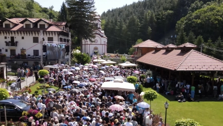 SKRIVENA ISTORIJA MANASTIRA TUMANE ZA KOJU MALO KO ZNA Bio je tajno miniran i srušen, a slika stara 100 godina otkriva neverovatnu istinu!