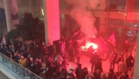 PROTESTI U PARIZU Nezadovoljni radnici imaju jasne zahteve (VIDEO)