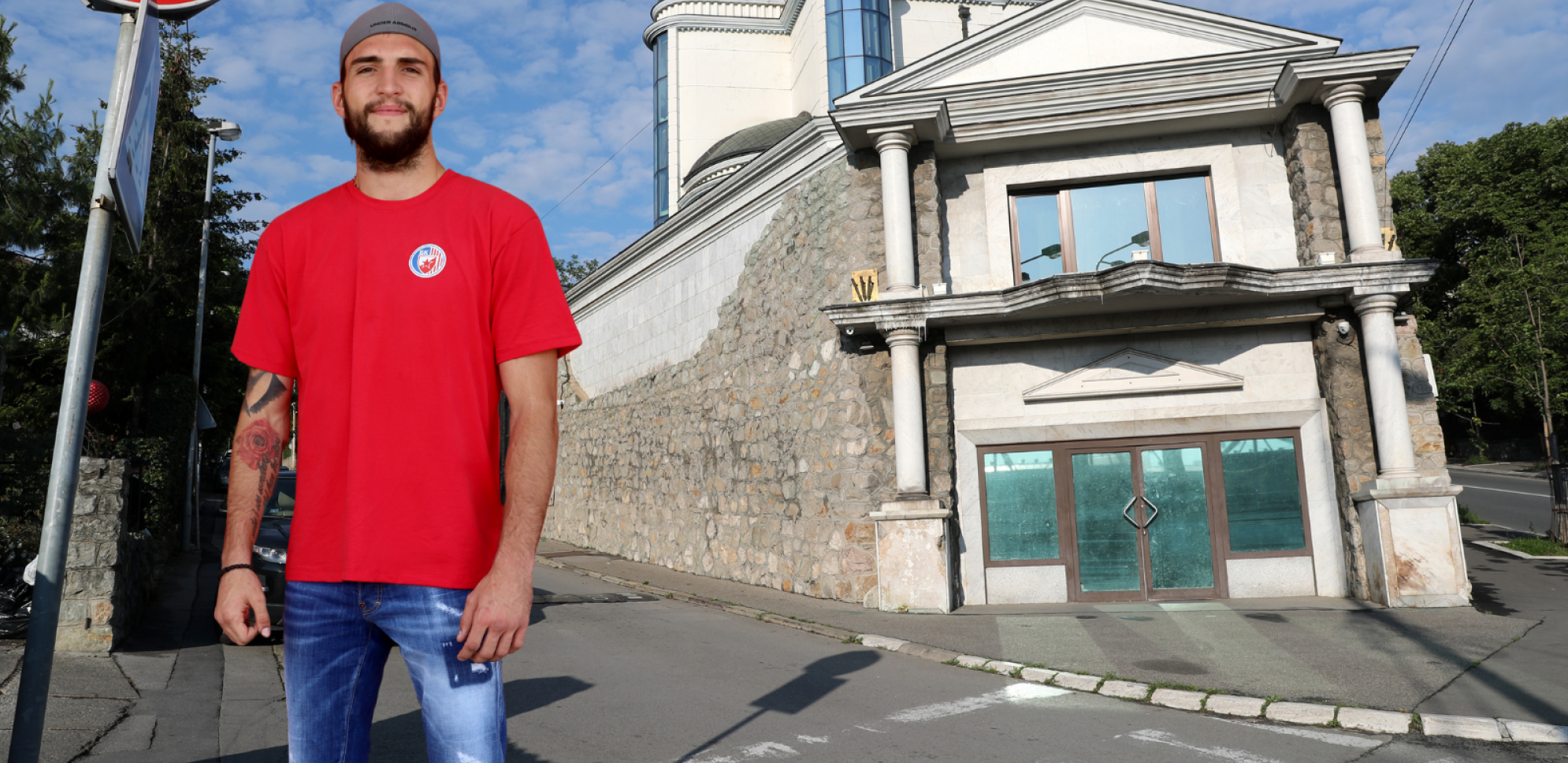 RAŽNATOVIĆ PRVI PUT SNIMIO POGLED IZ LUKS VILE NA DEDINJU Veljko oduševljen prizorom, odmah sve podelio javno