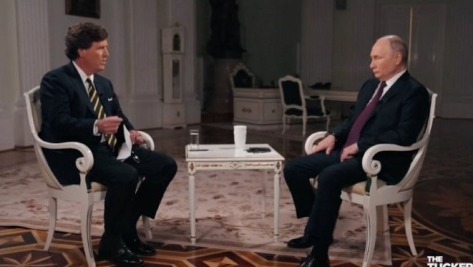 PUTIN DAO TAKERU NEOČEKIVAN POKLON Novinar dobio fasciklu sa dragocenim dokumentima