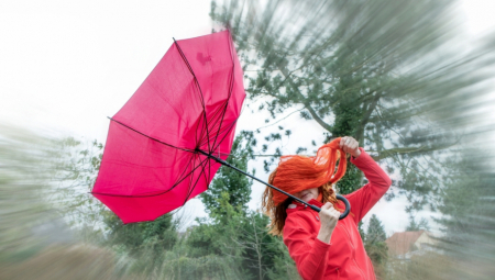 STIŽU ŽESTOKI UDARI VETRA, OVO MESTA SU KRITIČNA Prognoza otkrila hoće li biti novog naoblačenja i kiše!