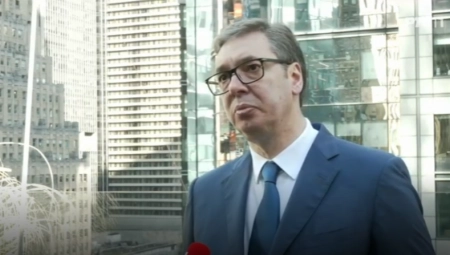 KURTI OVO RADI PO CELI DAN! Vučić "Jeste primetili dve stvari koje pričaju?"