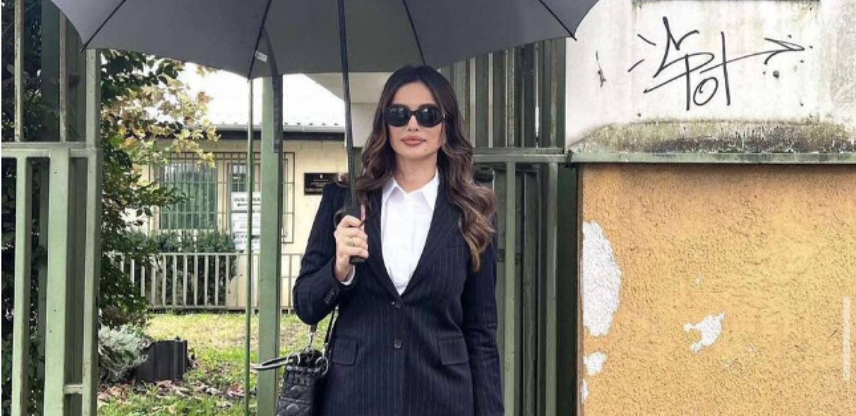 SEVERININA PESMA BIĆE HIMNA PROTESTA Hrvatska pevaljka izgleda staje na čelo srpske opozicije, rame uz rame sa Đilasom i Šolakom