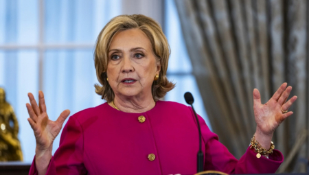 KLINTONOVI IMAJU RAZLOGA DA SE PLAŠE Intervju Takera Karlsona sa Putinom pokrenuo mnoga pitanja