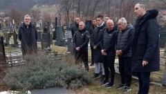 PRED MEČ SA JAVOROM Crno-beli položili cveće na grob Vladice Kovačevića