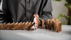 "PALI SU KAO DOMINE" Blumberg: "Nemačkoj kao industrijskoj velesili odbrojani dani"