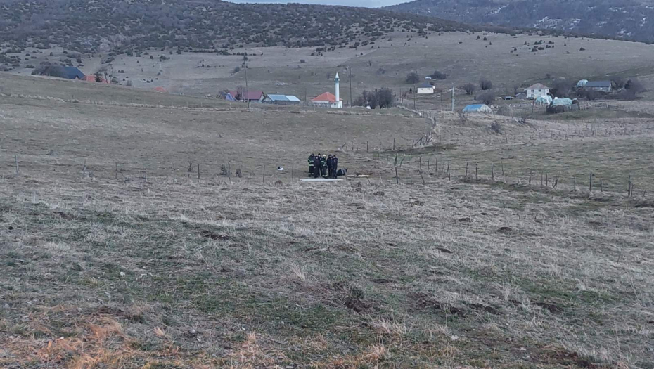 KRV I DALJE NA ULICI Ovo je mesto gde je Nusret krvnički ubijen, nakon čega je njegovo telo bačeno u bunar (FOTO)