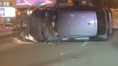 AUTO SE PREVRNUO NASRED PUTA, SRČA NA SVE STRANE Udes na Banovom brdu (VIDEO)