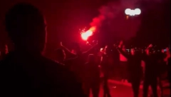 VERNOST NA DELU Lud doček za košarkaše Partizana - vatromet i bakljada uz poznatu navijačku pesmu (VIDEO)