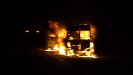 STRAVIČAN SUDAR IZAZVAO POŽAR! Jeziva scena kod Stare Pazove (VIDEO)