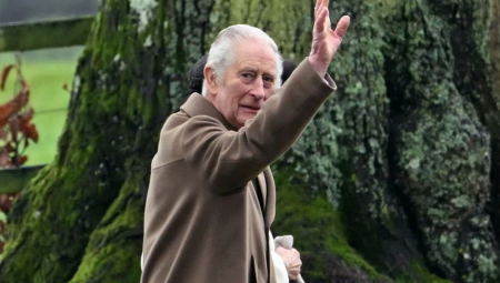 FOTOGRAFIJA KOJA JE OBIŠLA CEO SVET Prvo pojavljivanje kralja Čarlsa otkako se saznalo za karcinom (FOTO)