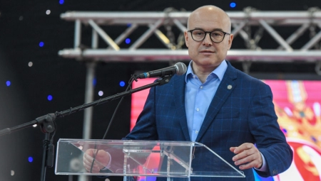 SLOBODARSKI NAROD SRBIJE JE UZ TEBE Moćna poruka premijera Vučevića pred odlazak Vučića u Njujork (VIDEO)