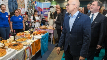NOVE GENERACIJE DONOSE NOVU SNAGU SRBIJI Vučević uputio SNAŽNU PORUKU sa Sajma zavičaja u Novom Sadu (FOTO/VIDEO)