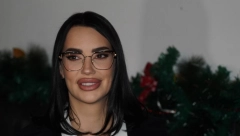 NAŠA PEVAČICA NAPUSTILA SRBIJU Ne može da izdrži razdvojenost od supruga, podelila emotivne prizore