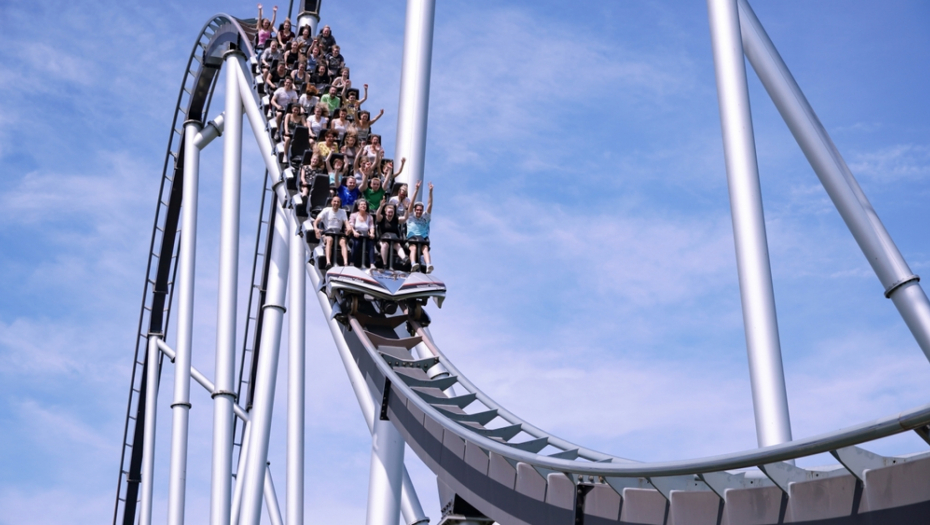 IMA KRITIČNO POVREĐENIH Užasna nesreća na rolerkosteru u Španiji!