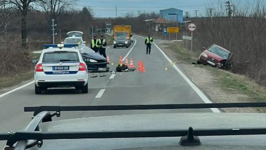 STRAVIČAN UDES KOD KRAGUJEVCA Delovi auta rasuti po putu (FOTO)
