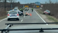 STRAVIČAN UDES KOD KRAGUJEVCA Delovi auta rasuti po putu (FOTO)
