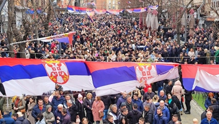 SRBI PROTIV KURTIJEVOG TERORA Počeo protest u Severnoj Mitrovici (FOTO)