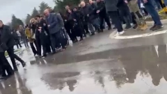 TUGA, DA NE MOŽE VEĆA Uplakana Milojevićeva supruga i porodica ispratile legendu na večni počinak (VIDEO)