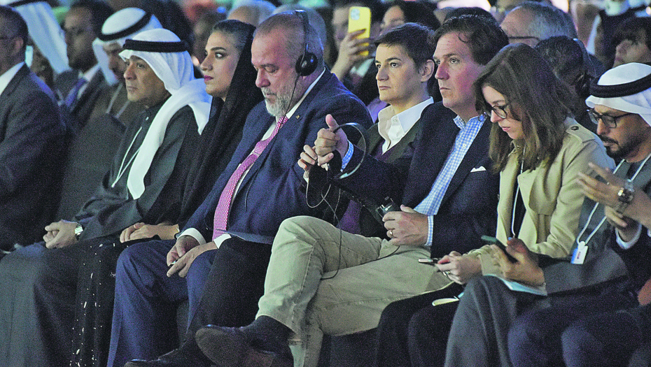 TAKER KARLSON DOLAZI U SRBIJU! Premijerka Ana Brnabić otkrila da čuveni novinar stiže sredinom godine